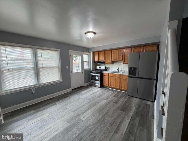 Foto del edificio - 7136 Eastbrook Ave