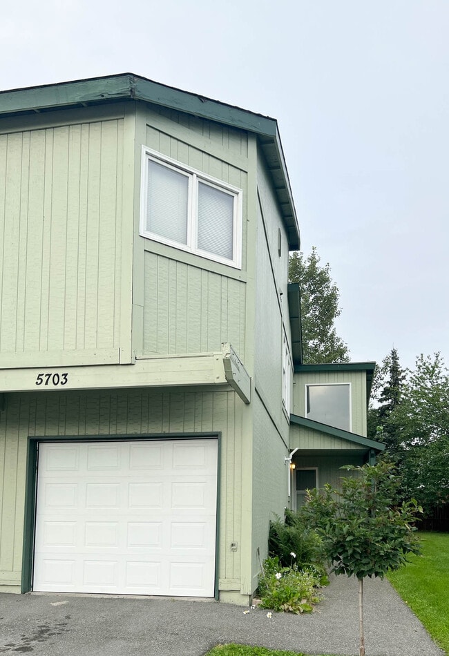 Photo - 5703 Jennifer Cir House