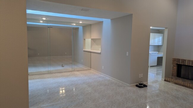 Foto del edificio - 2371 Sierra Ln