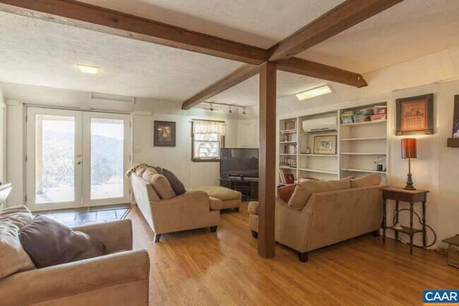 Building Photo - 4 Bed / 2 Bath Single Family Available 9/1