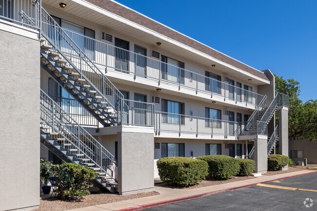 Building Photo - Sterling Pointe Apartments