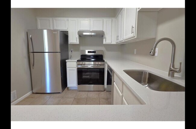 Foto del edificio - 4710 Lenore Ln