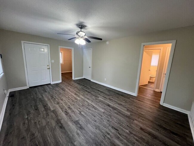 Building Photo - 528 Belmar Dr