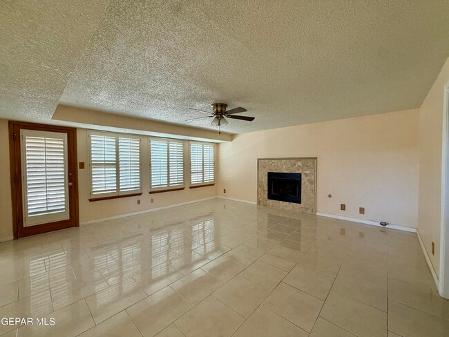 Building Photo - 1301 Tierra Roja St