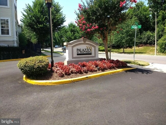 Foto del edificio - 4561 Strutfield Ln