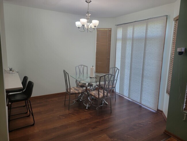 Foto del edificio - 8525 Sawyer Ct