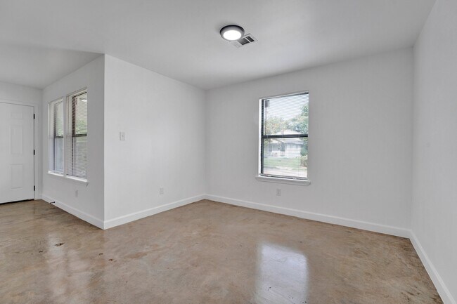 Building Photo - 1125 Rayner St