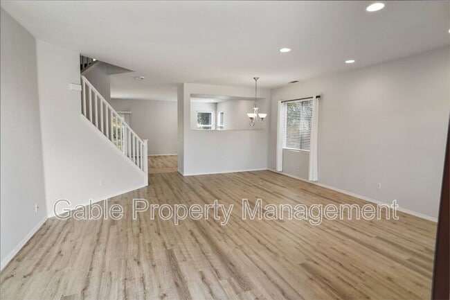 Building Photo - 29620 Teasedale Pl