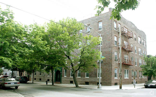 506 Fairview Avenue - 502-506 Fairview Ave