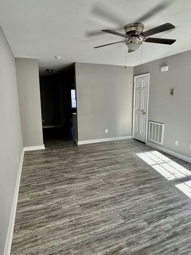 Primary Photo - 3 bedroom 2 bath TownHome $925