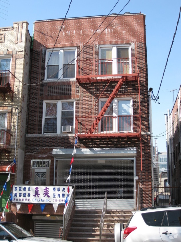 Primary Photo - 772 57th St