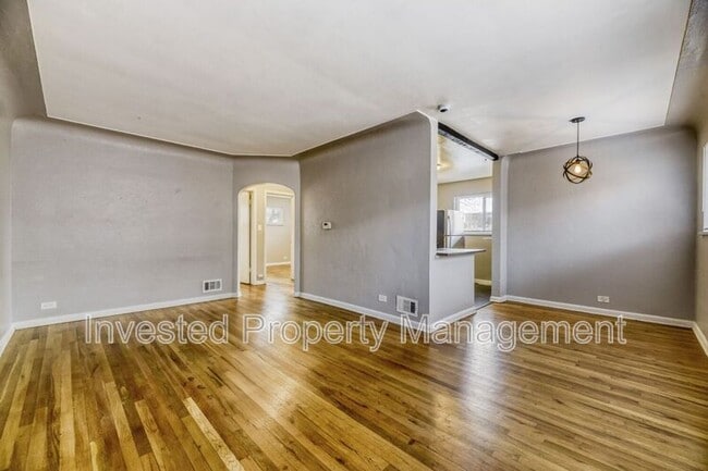 Foto del edificio - 3519 S Downing St