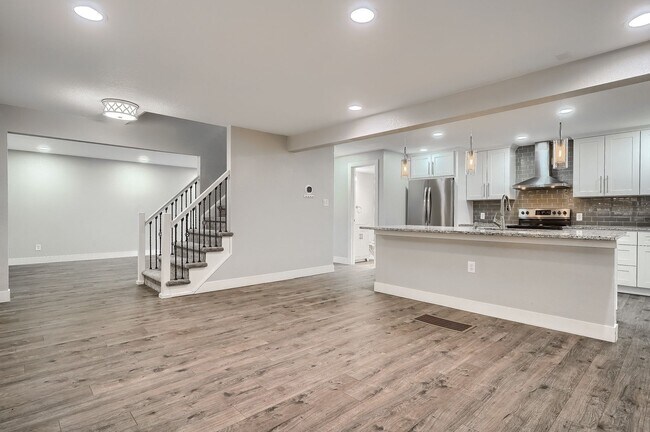 Building Photo - Remodeled Single-Family Home Near Cherry C...