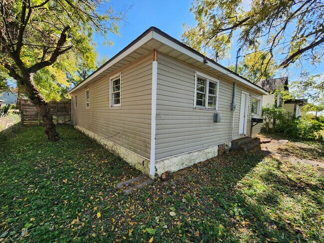 Foto del edificio - Spacious 2-Bedroom, 1-Bathroom HOUSE AVAIL...