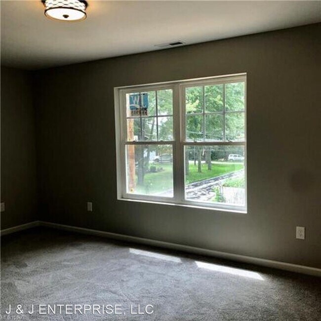 Foto del edificio - 3 br, 2.5 bath House - 5498 MAIN AVE