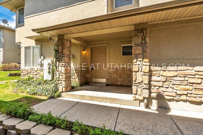 Foto del edificio - 6623 Blue Iris Dr