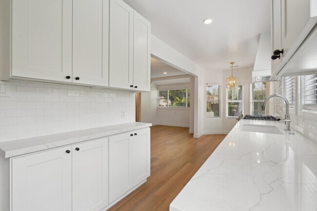 Foto del edificio - 2351 Camden Ave