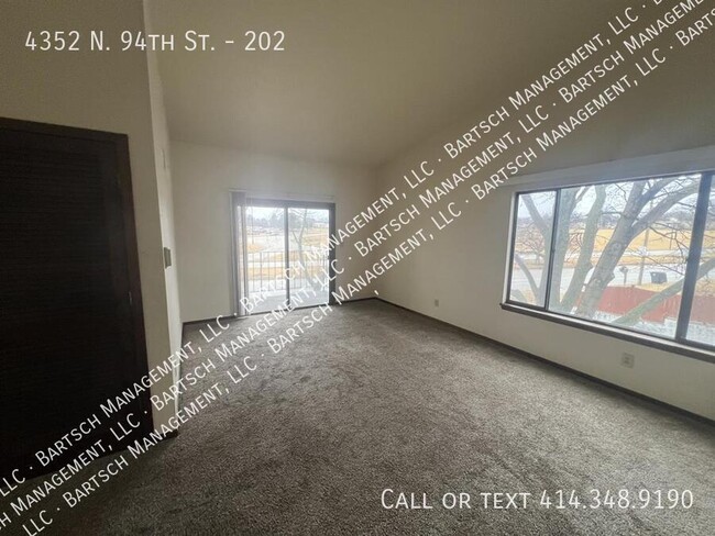 Foto del edificio - 4352 N 94th St