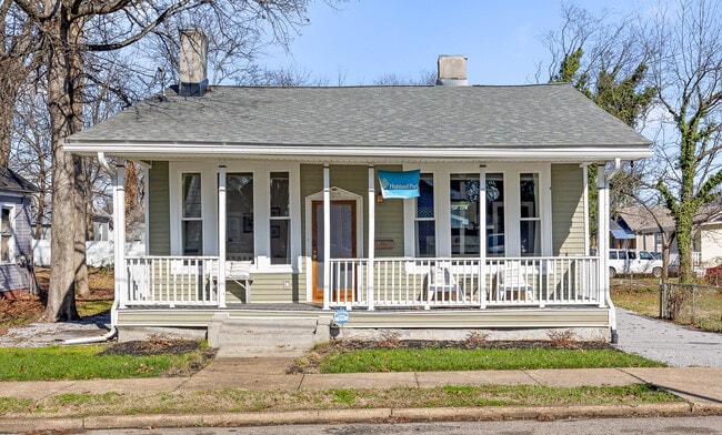 Building Photo - 2015 E 12th St