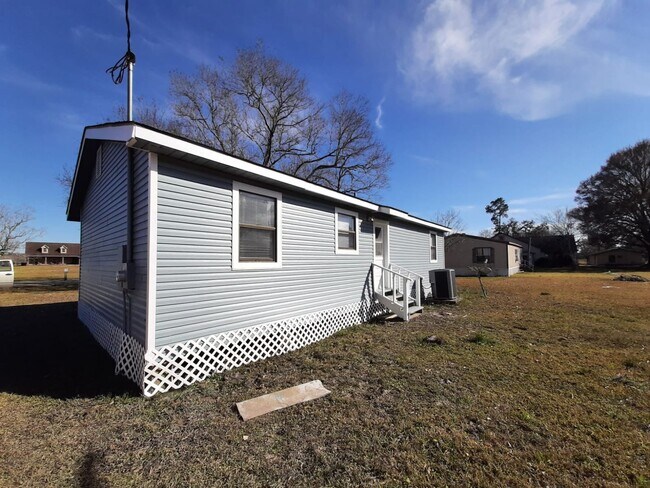 Foto del edificio - 17996 Magnolia