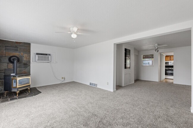 Building Photo - 134 Anamosa St