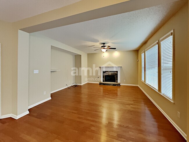 Foto del edificio - 135 Summit Point Drive
