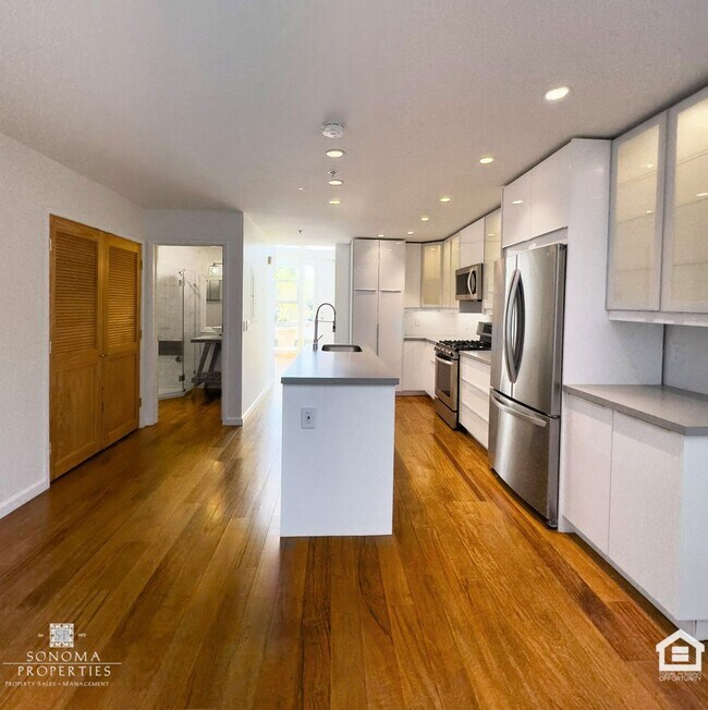 Foto del edificio - Modern 1BD/2BA Loft Just Minutes from Down...