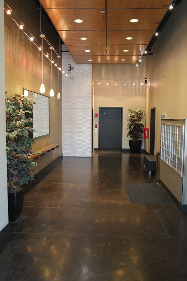 Foto del edificio - LIKE NEW, 1 BED, 1 BATH CONDO W HIGH END F...