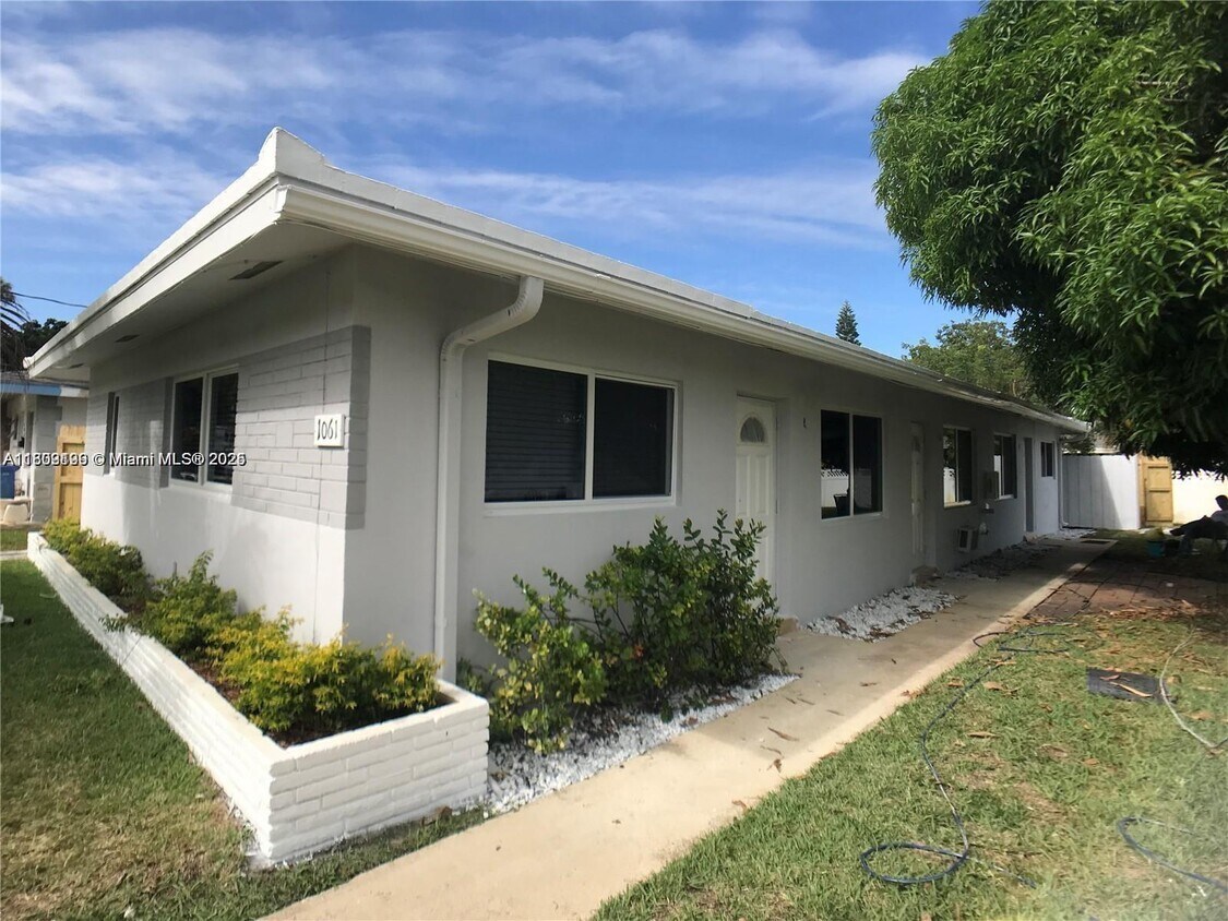 Foto principal - 1061 NE 34th St