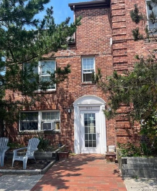 Building Photo - 801 E Broadway