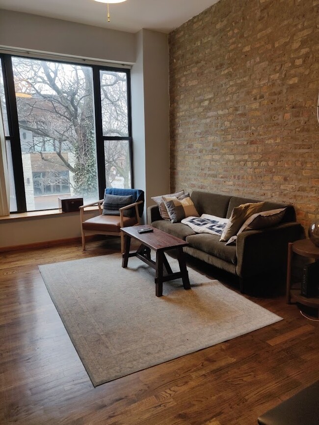 Foto del edificio - 1851 N Hoyne Ave
