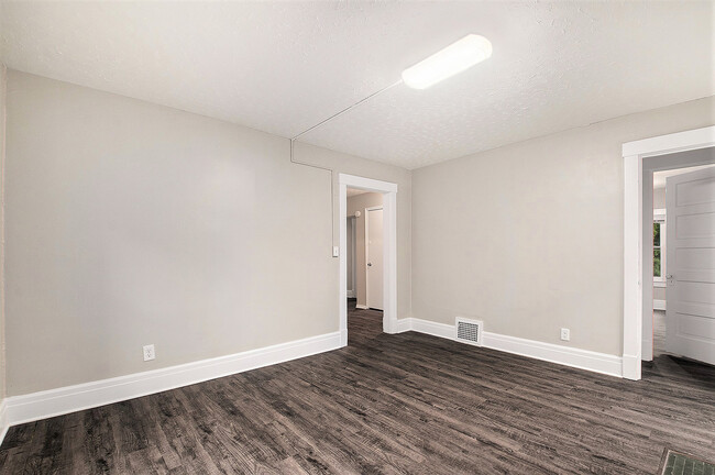 Building Photo - 219 S 38th Ave