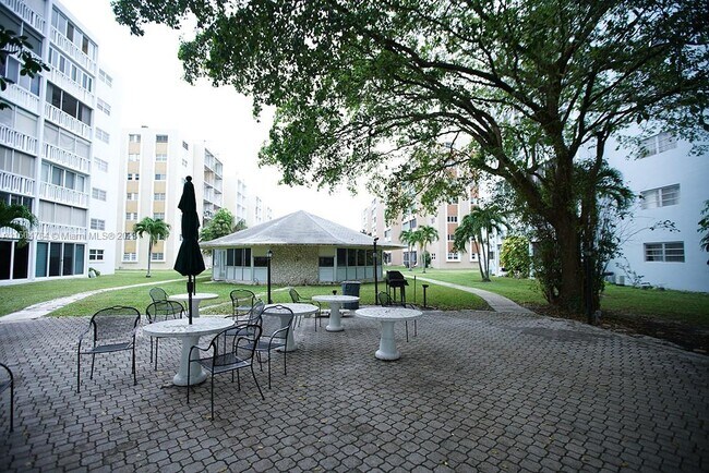 Foto del edificio - 300 NE 12th Ave
