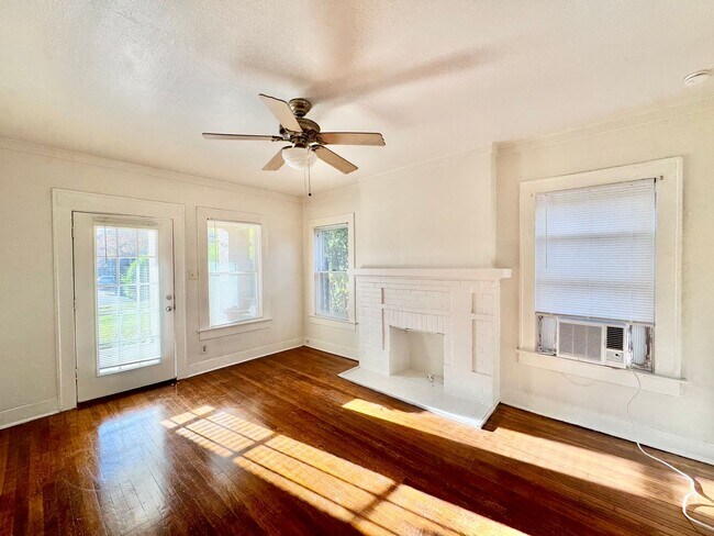 Foto del edificio - 1 Bedroom, 1 Bath Apartment - East Dallas