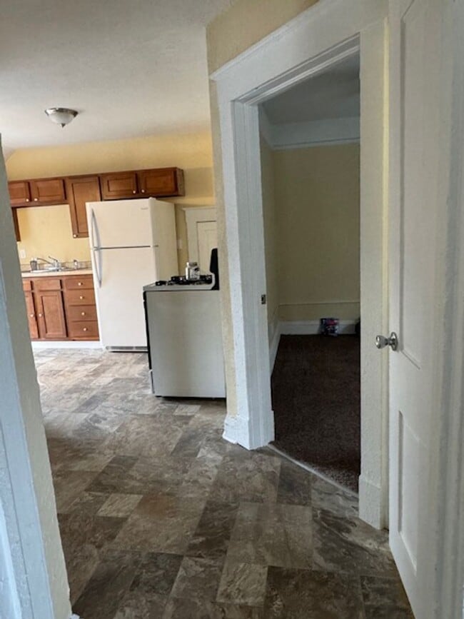 Building Photo - 629 Otter Ave