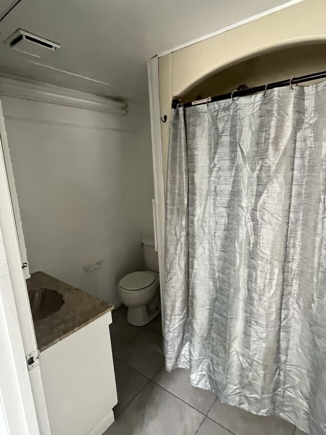 Building Photo - One bedroom, One bath apartment in a great...