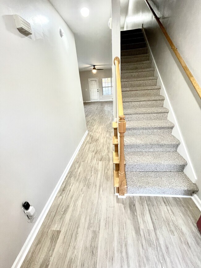 Building Photo - 100 Pineshadow Dr