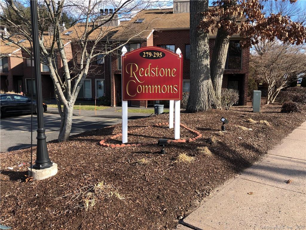 Foto principal - 295 Redstone Hill Rd