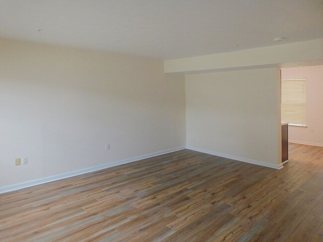 Building Photo - Recently Renovated 2 Story Inner Town Home...