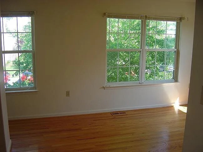 Building Photo - 301 Barrington Ln