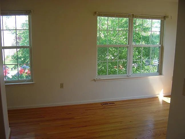 Foto del edificio - 301 Barrington Ln