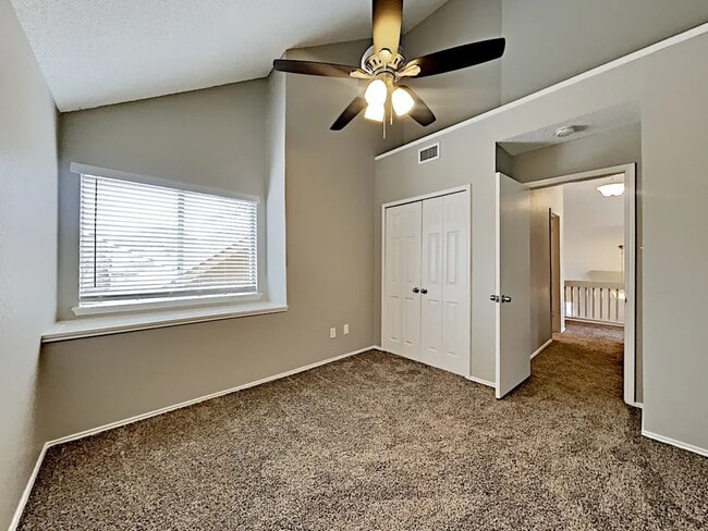 Building Photo - 9214 Oak Hollow Dr