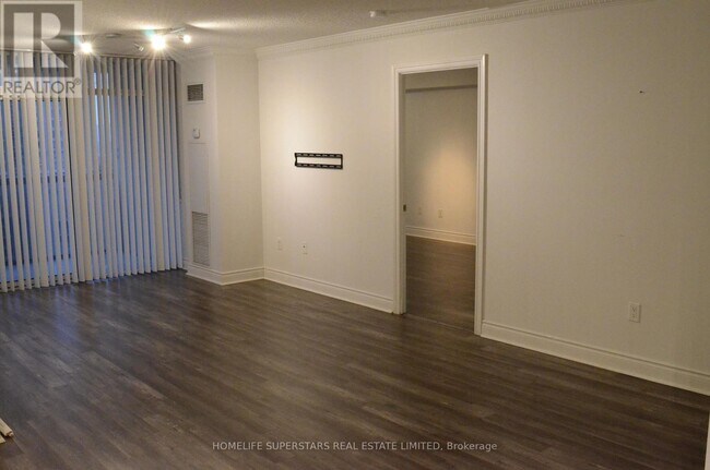 Photo du bâtiment - 880 Grandview Way