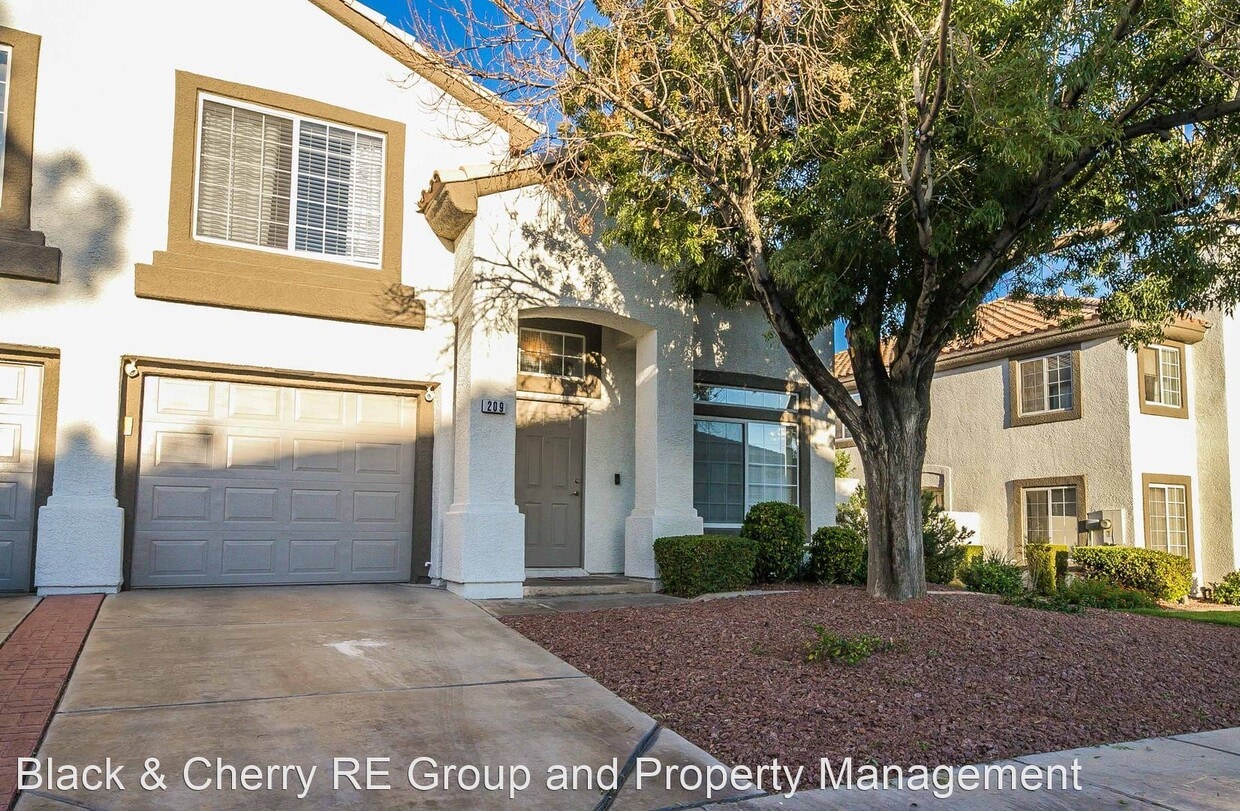 2 br, 3 bath House 209 Winterport Street House Rental in Henderson