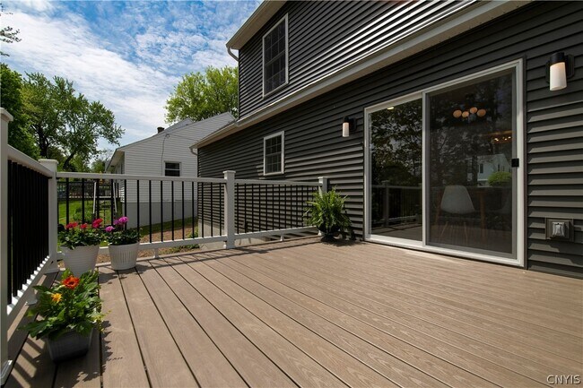 Foto del edificio - 8 Terrace Hill Dr