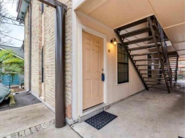 Building Photo - 407 E 45th St