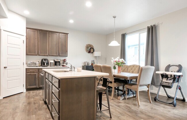 Building Photo - 12788 S Sandfields Cir
