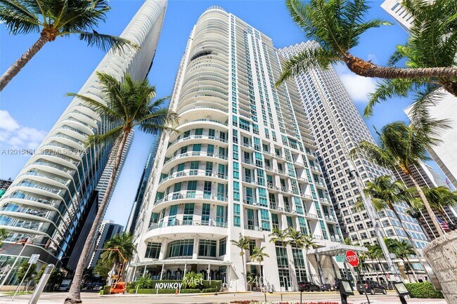 Foto del edificio - 300 S Biscayne Blvd