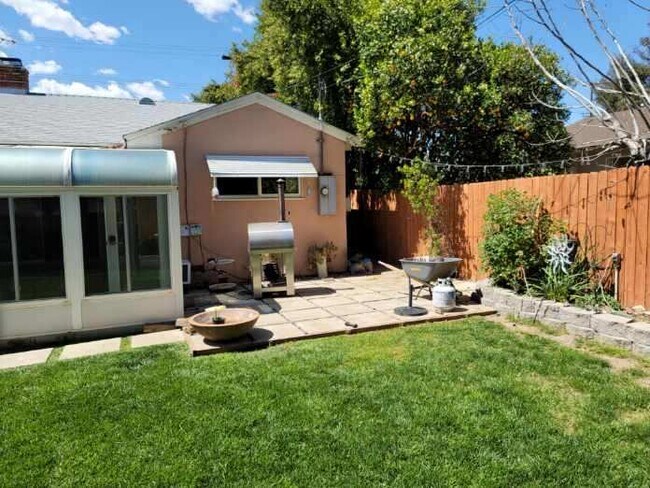 Patio - 10724 Encino Ave