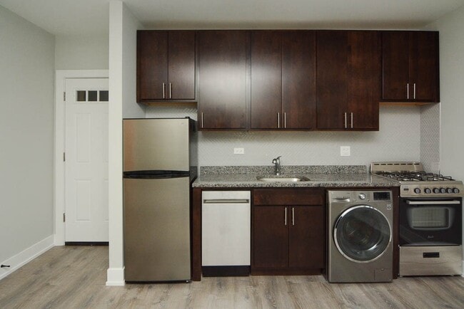 Building Photo - 445 W Belden Ave